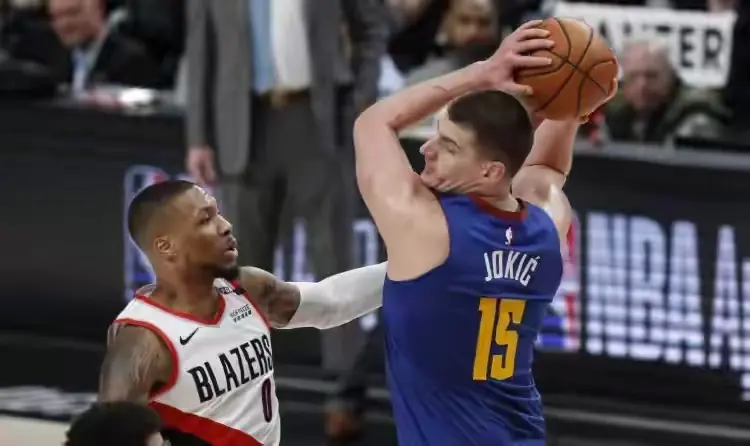 是在科比身, 并两次打进, 有霍福德